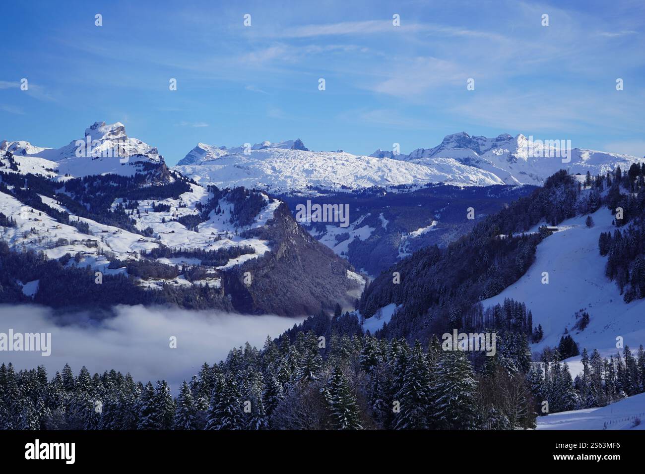 Schneebedeckte Berglandschaft von Stoos, Schwyz Stockfoto