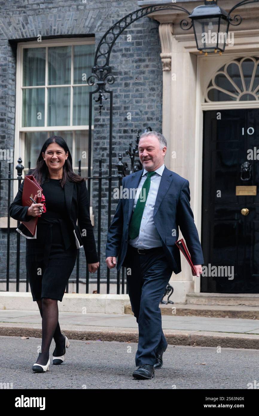 London, Großbritannien. Januar 2025. Lisa Nandy, Parlamentssekretärin für Kultur, Medien und Sport, und Steve Reed OBE, Parlamentssekretärin für Umwelt, Ernährung und ländliche Angelegenheiten verlassen die Downing Street 10 nach einer Kabinettssitzung. Quelle: Mark Kerrison/Alamy Live News Stockfoto