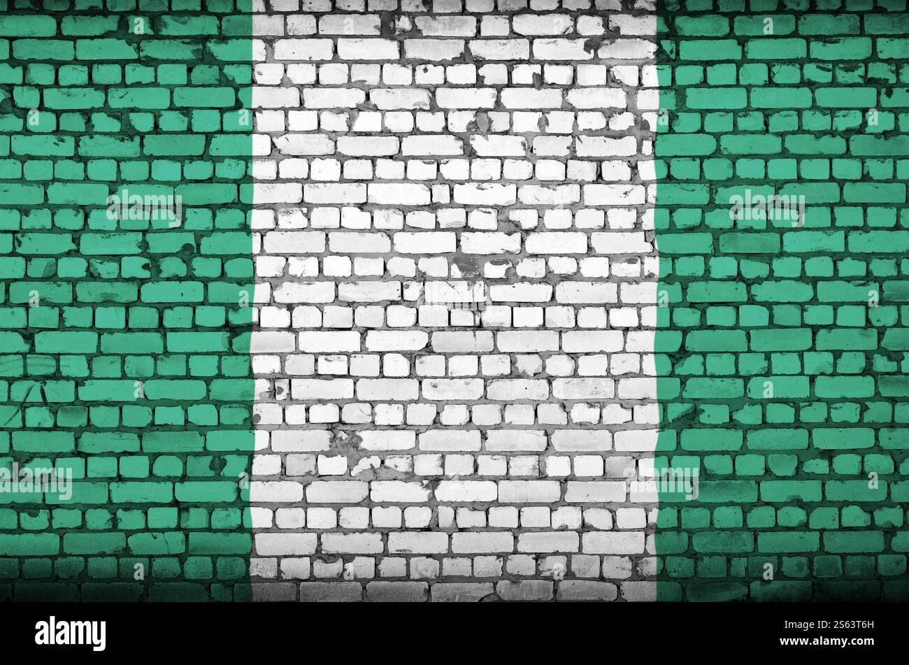 Nigeria Fahne ist auf einer alten Mauer gemalt Stockfoto
