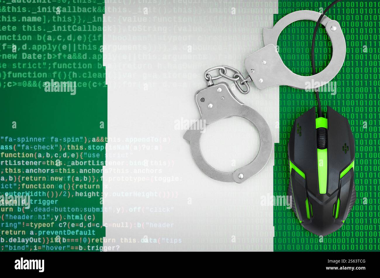 Nigeria Flagge und Handschellen moderne Computermaus mit Hintergrundbeleuchtung. Kreatives Konzept zur Bekämpfung von Computerkriminalität, Hackern und Piraterie. Nigeria Flagge und Stockfoto