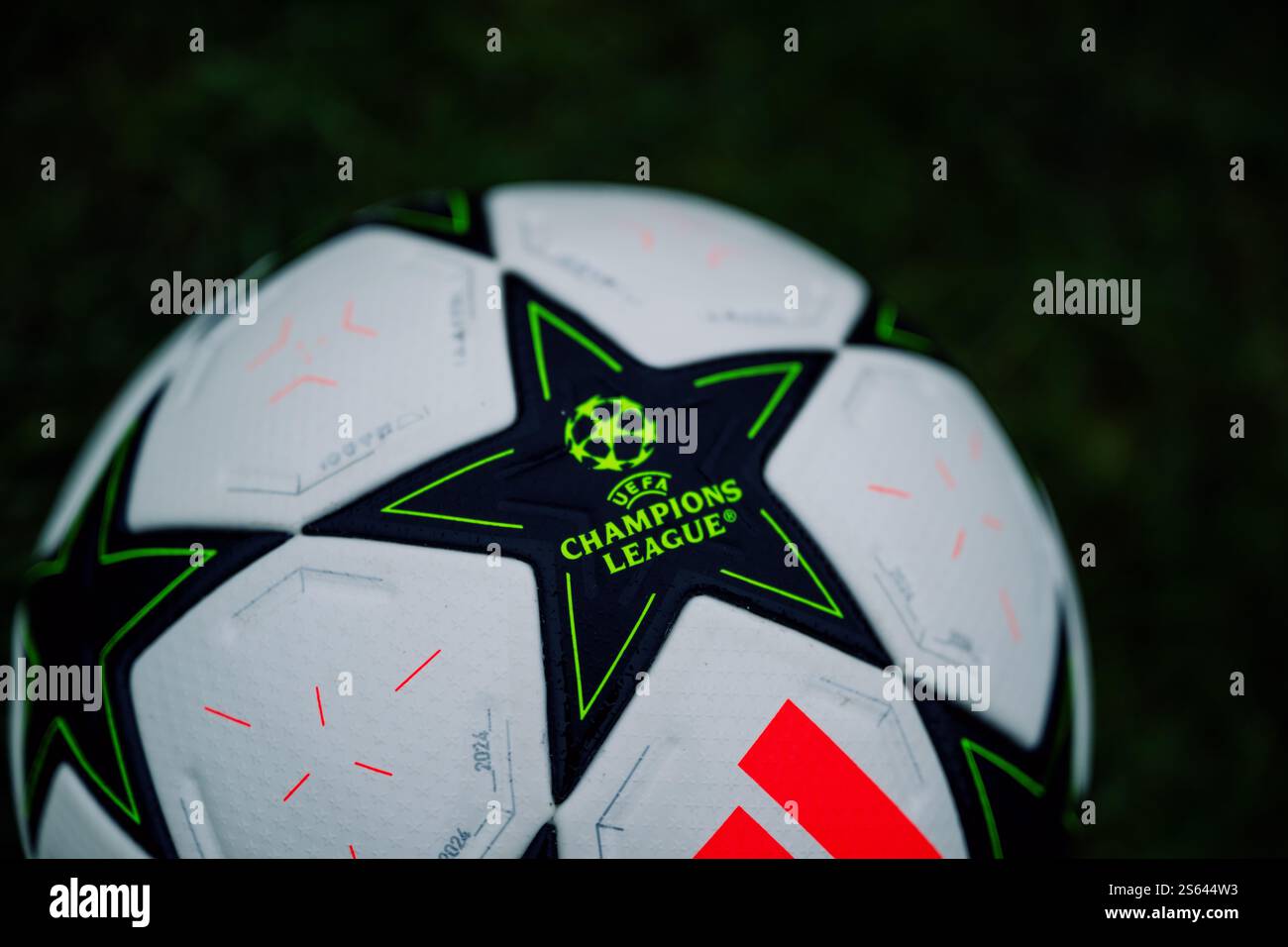 Nahaufnahme von Adidas UEFA Champions League Football 2025 Stockfoto