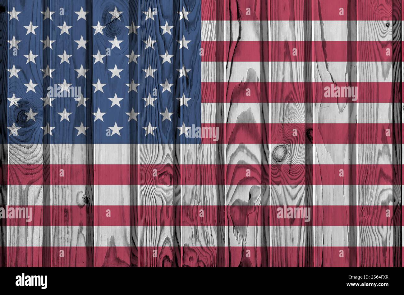 Flagge der Vereinigten Staaten von Amerika in hellen Farben auf alten Holzwänden aus nächster Nähe dargestellt. Strukturiertes Banner auf rauem Hintergrund. Vereinigte Staaten von Stockfoto