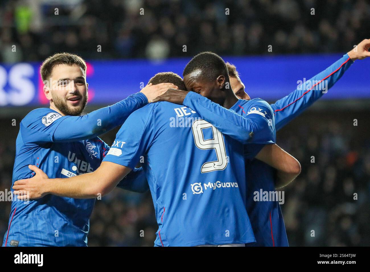 Glasgow, Großbritannien. Januar 2025. Rangers fc spielte Aberdeen FC in einem William Hill Scottish Premiership Spiel im Ibrox Stadion in Glasgow, Schottland. Das Ergebnis war die Rangers 3:0 Aberdeen. Cyriel Dessers feiert das 3. Tor der Rangers. Quelle: Findlay/Alamy Live News Stockfoto