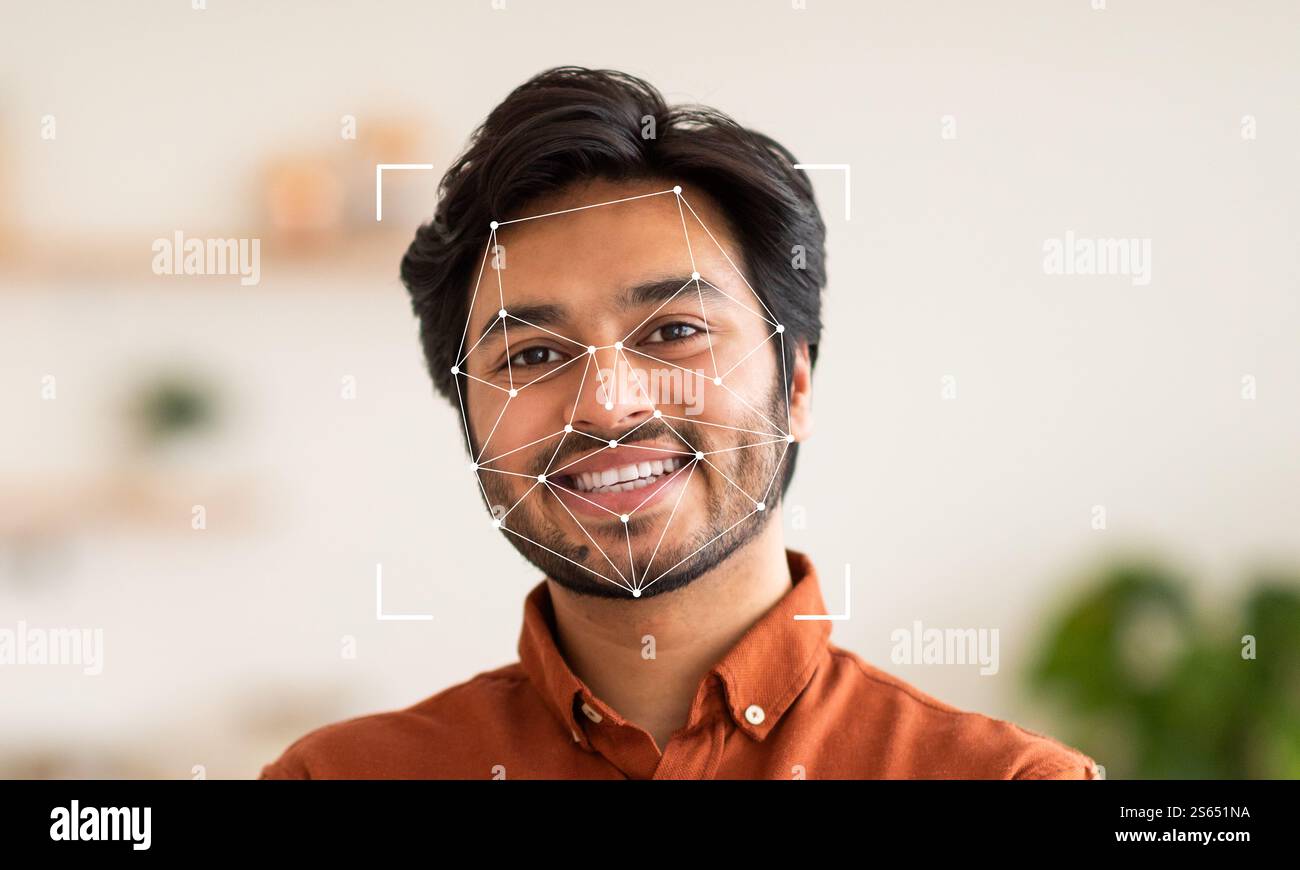 Gesichtserkennungstechnologie, mit der ein individuelles Lächeln in Innenräumen zum Ausdruck kommt Stockfoto