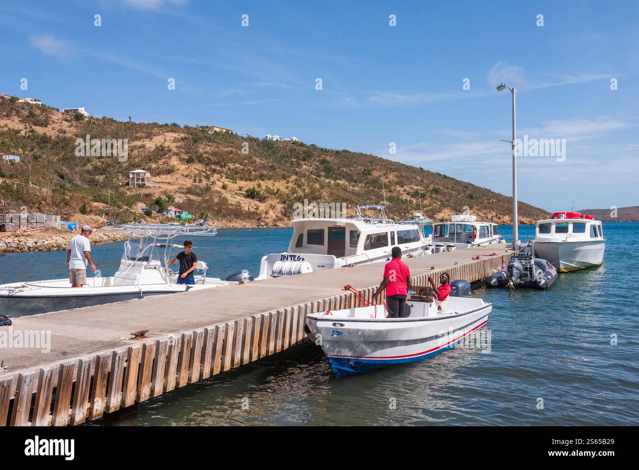 Virgin Gorda, BVI - 22. März 2018: Fährschiffe zwischen den Inseln auf dem North Sound der British Virgin Island. Stockfoto Virgin Gorda, BVI - 22. März 2018: Fährschiffe zwischen den Inseln auf dem North Sound der British Virgin Island. Stockfoto