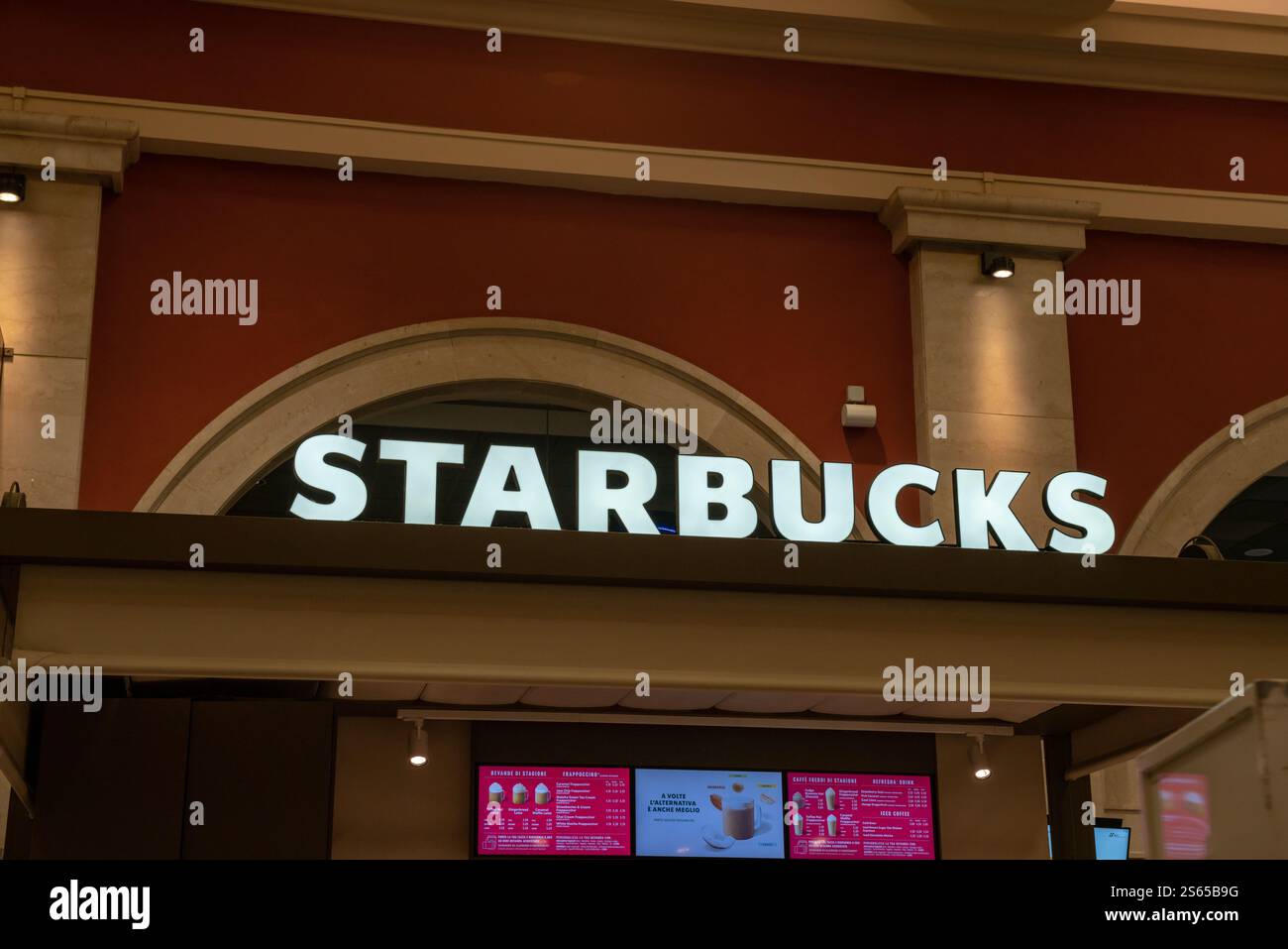 Starbucks Lichtschild, die Marke mit individueller Anpassung und Nachhaltigkeit. Heute ein Treffpunkt für Komfort und Atmosphäre, um hochwertige Getränke und Kaffee zu bieten Stockfoto
