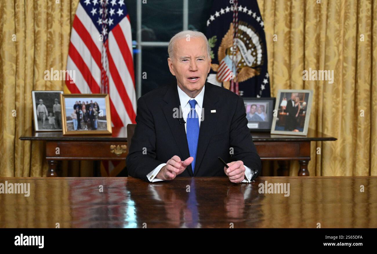 Washington, Usa. Januar 2025. US-Präsident Joe Biden hält am Mittwoch, den 15. Januar 2025, seine Abschiedsrede vor der Nation vom Oval Office des Weißen Hauses in Washington, DC. Pool Foto von Roberto Schmidt/UPI Credit: UPI/Alamy Live News Stockfoto