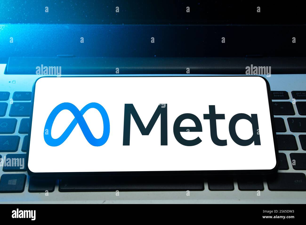 Pringsewu, lampung; 15. Januar 2025; Nahaufnahme eines Telefonbildschirms mit der Metaverse-App. Meta ist der Name des neuen Unternehmens von Facebook. Stockfoto