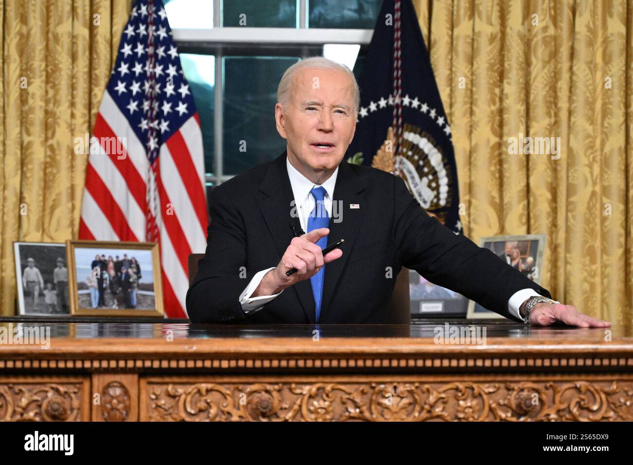 Washington, Usa. Januar 2025. US-Präsident Joe Biden hält am Mittwoch, den 15. Januar 2025, seine Abschiedsrede vor der Nation vom Oval Office des Weißen Hauses in Washington, DC. Pool Foto von Mandel Ngan/UPI Credit: UPI/Alamy Live News Stockfoto
