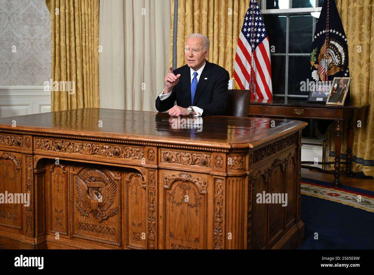 Washington, Usa. Januar 2025. US-Präsident Joe Biden hält am Mittwoch, den 15. Januar 2025, seine Abschiedsrede vor der Nation vom Oval Office des Weißen Hauses in Washington, DC. Pool Foto von Mandel Ngan/UPI Credit: UPI/Alamy Live News Stockfoto