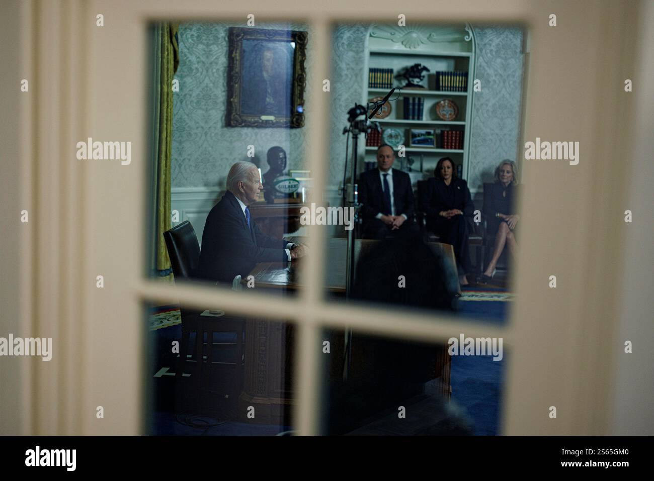 Washington, Usa. Januar 2025. Präsident Joe Biden hält am Mittwoch, den 15. Januar 2025, eine Abschiedsrede vor der Nation vom Oval Office des Weißen Hauses in Washington, DC. Foto: Aaron Schwartz/UPI Credit: UPI/Alamy Live News Stockfoto