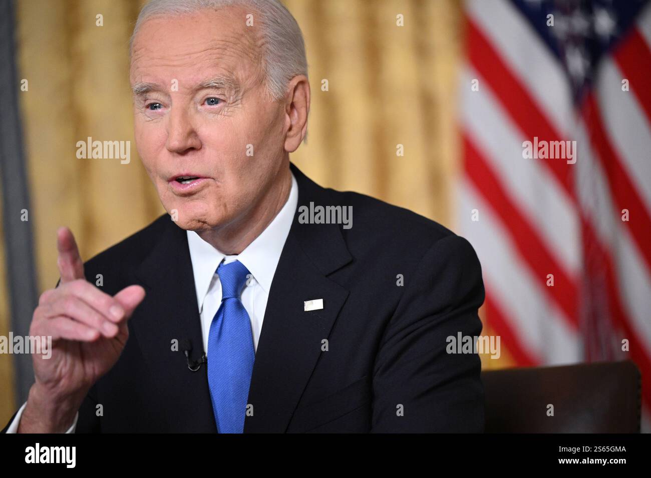 Washington, Usa. Januar 2025. US-Präsident Joe Biden hält am Mittwoch, den 15. Januar 2025, seine Abschiedsrede vor der Nation vom Oval Office des Weißen Hauses in Washington, DC. Pool Foto von Mandel Ngan/UPI Credit: UPI/Alamy Live News Stockfoto