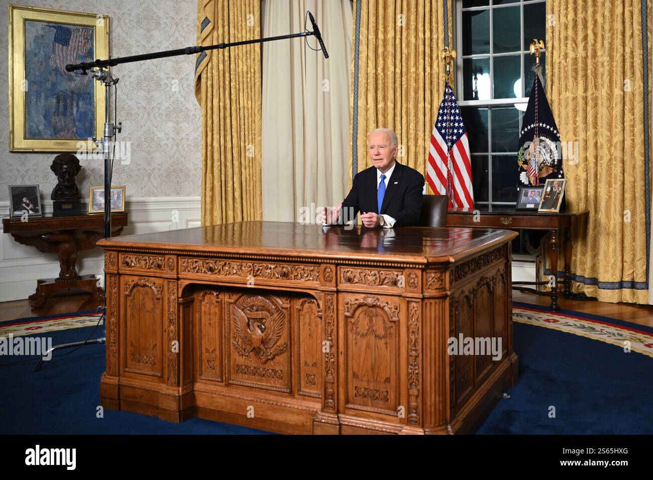 Washington, Usa. Januar 2025. US-Präsident Joe Biden hält am Mittwoch, den 15. Januar 2025, seine Abschiedsrede vor der Nation vom Oval Office des Weißen Hauses in Washington, DC. Pool Foto von Mandel Ngan/UPI Credit: UPI/Alamy Live News Stockfoto