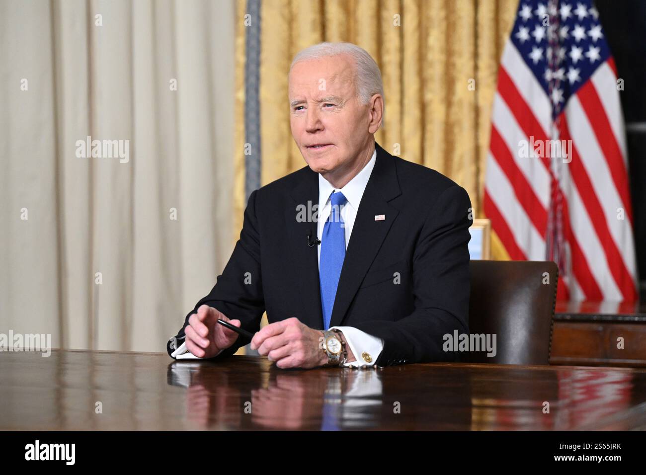 Washington, DC, 15. Januar 2025. US-Präsident Joe Biden hält am 15. Januar 2025 seine Abschiedsrede an die Nation vom Oval Office des Weißen Hauses in Washington, DC. Guthaben: Mandel Ngan/Pool über CNP/dpa/Alamy Live News Stockfoto