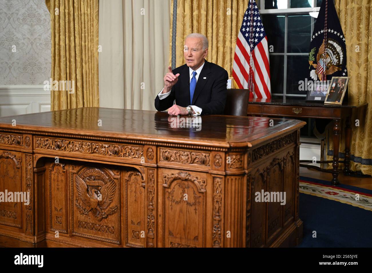 Washington, DC, 15. Januar 2025. US-Präsident Joe Biden hält am 15. Januar 2025 seine Abschiedsrede an die Nation vom Oval Office des Weißen Hauses in Washington, DC. Guthaben: Mandel Ngan/Pool über CNP/dpa/Alamy Live News Stockfoto
