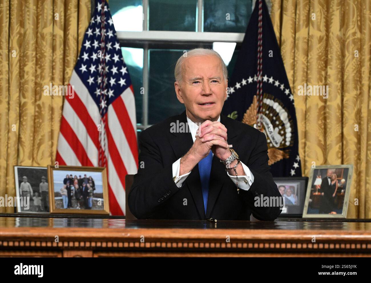 Washington, DC, 15. Januar 2025. US-Präsident Joe Biden hält am 15. Januar 2025 seine Abschiedsrede an die Nation vom Oval Office des Weißen Hauses in Washington, DC. Guthaben: Mandel Ngan/Pool über CNP/dpa/Alamy Live News Stockfoto