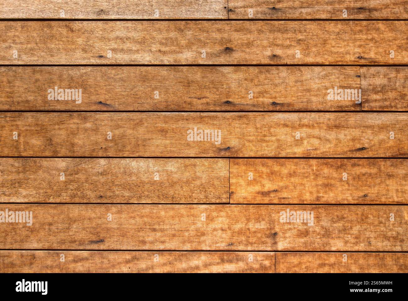 Braune Holzwandstruktur. Rustikaler Holzhintergrund im Vintage-Stil. Braune Holzwandstruktur Stockfoto