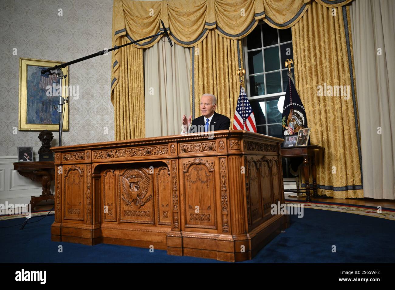 Washington, DC, 15. Januar 2025. US-Präsident Joe Biden hält am 15. Januar 2025 seine Abschiedsrede an die Nation vom Oval Office des Weißen Hauses in Washington, DC. Guthaben: Mandel Ngan/Pool über CNP/dpa/Alamy Live News Stockfoto