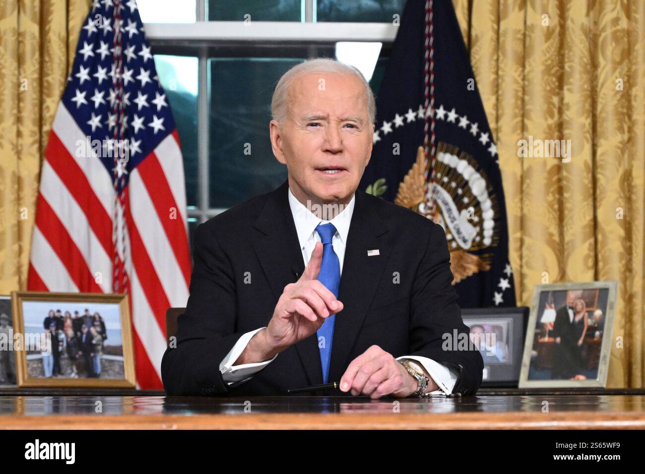 Washington, DC, 15. Januar 2025. US-Präsident Joe Biden hält am 15. Januar 2025 seine Abschiedsrede an die Nation vom Oval Office des Weißen Hauses in Washington, DC. Guthaben: Mandel Ngan/Pool über CNP/dpa/Alamy Live News Stockfoto