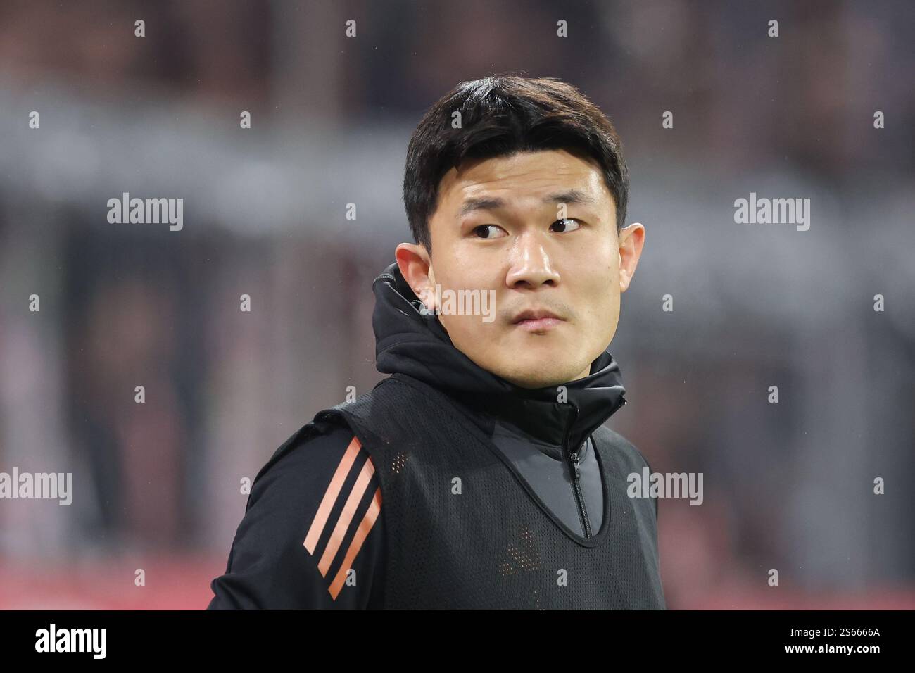 München, Deutschland. Januar 2025. Min-jae Kim von Bayern München beim Bundesliga-Spiel zwischen Bayern München und TSG Hoffenheim in der Allianz Arena. Endergebnis Bayern München 5:0 TSG Hoffenheim. (Foto: Grzegorz Wajda/SOPA Images/SIPA USA) Credit: SIPA USA/Alamy Live News Stockfoto