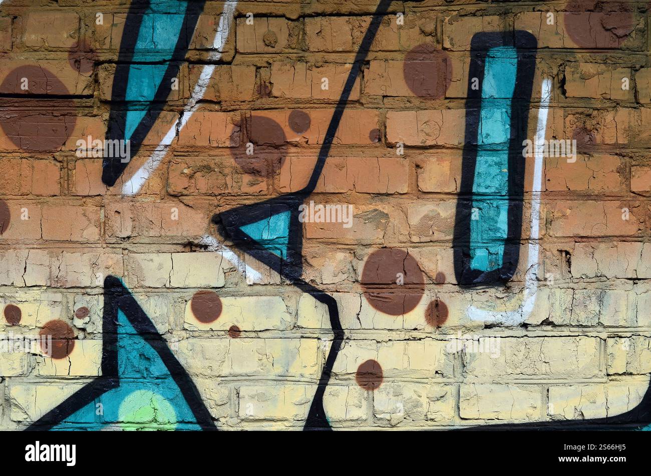 Kunst unter dem Boden. Wunderschöner Street Art Graffiti Stil. Die Wand ist mit abstrakten Zeichnungen mit Hausfarbe dekoriert. Moderne, kultige urbane Kultur von Stockfoto