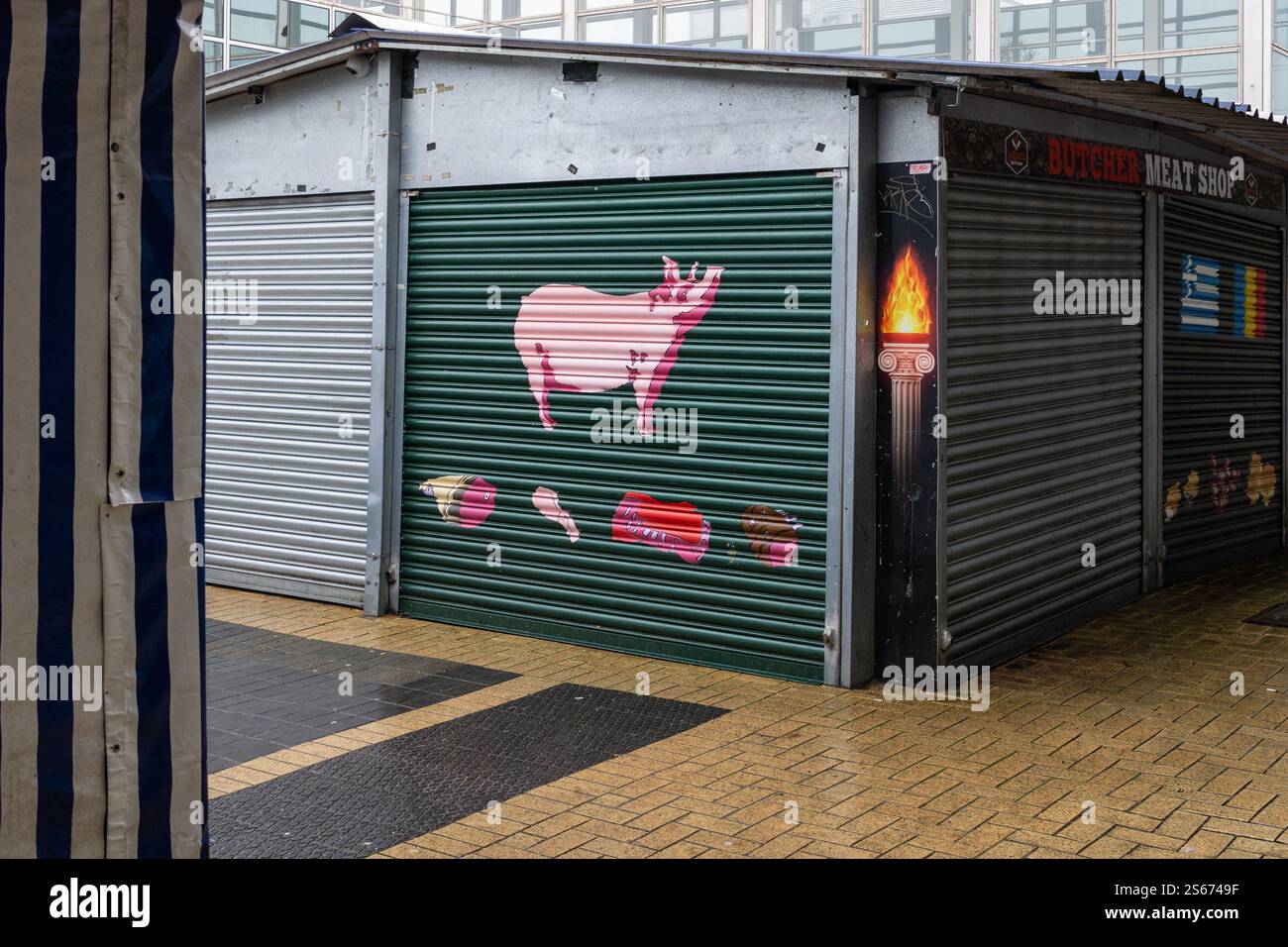 An nassen Wintertagen geschlossen und geschlossen, Open Air Market, Milton Keynes, Großbritannien Stockfoto