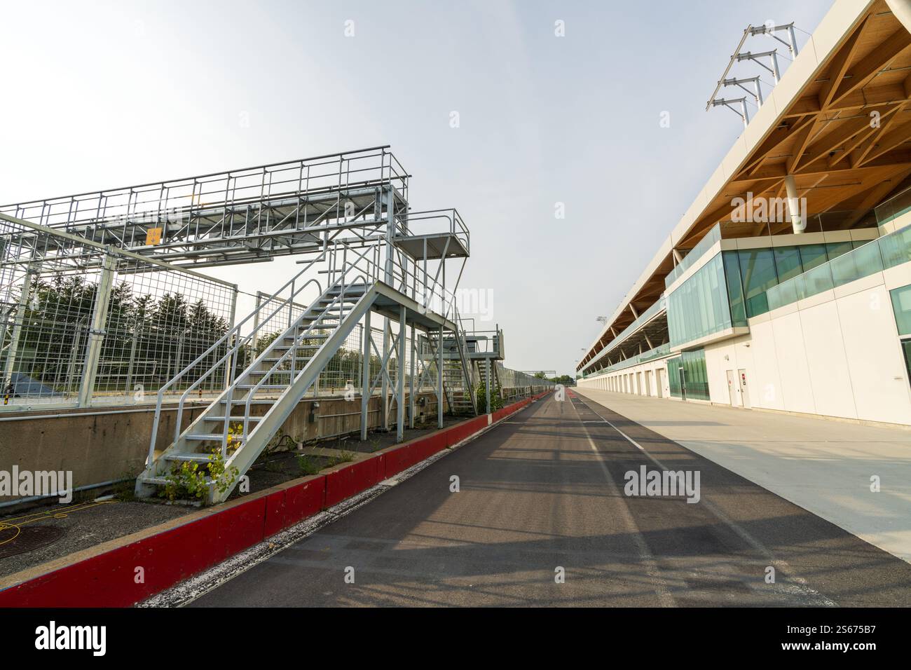 Die Boxengasse des Circuit Gilles Villeneuve. Notre Dame Island, Montreal, Quebec, Kanada. Stockfoto