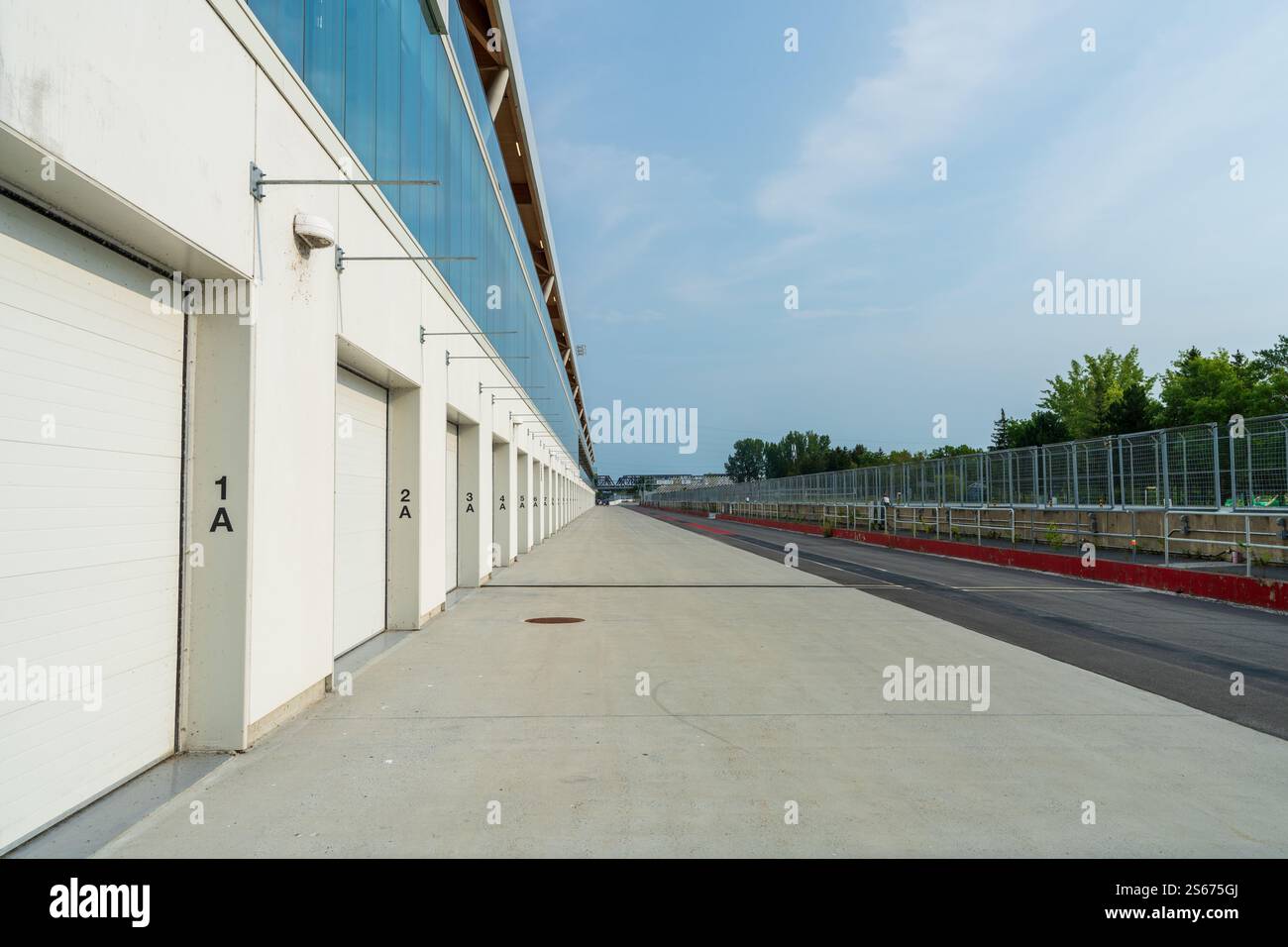Die Boxengasse des Circuit Gilles Villeneuve. Notre Dame Island, Montreal, Quebec, Kanada. Stockfoto