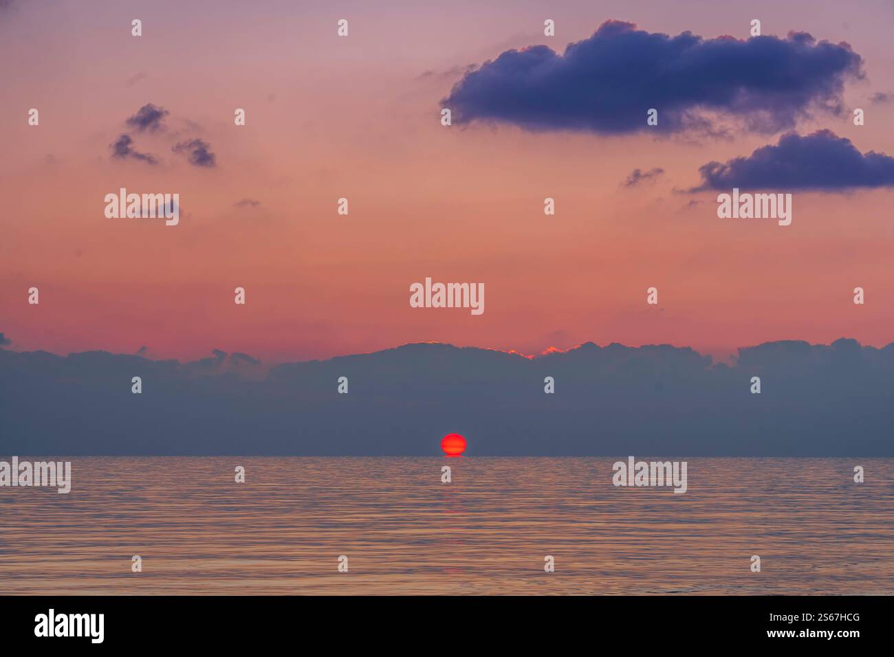 Sonnenuntergang im Meer von Cilento, Italien Stockfoto