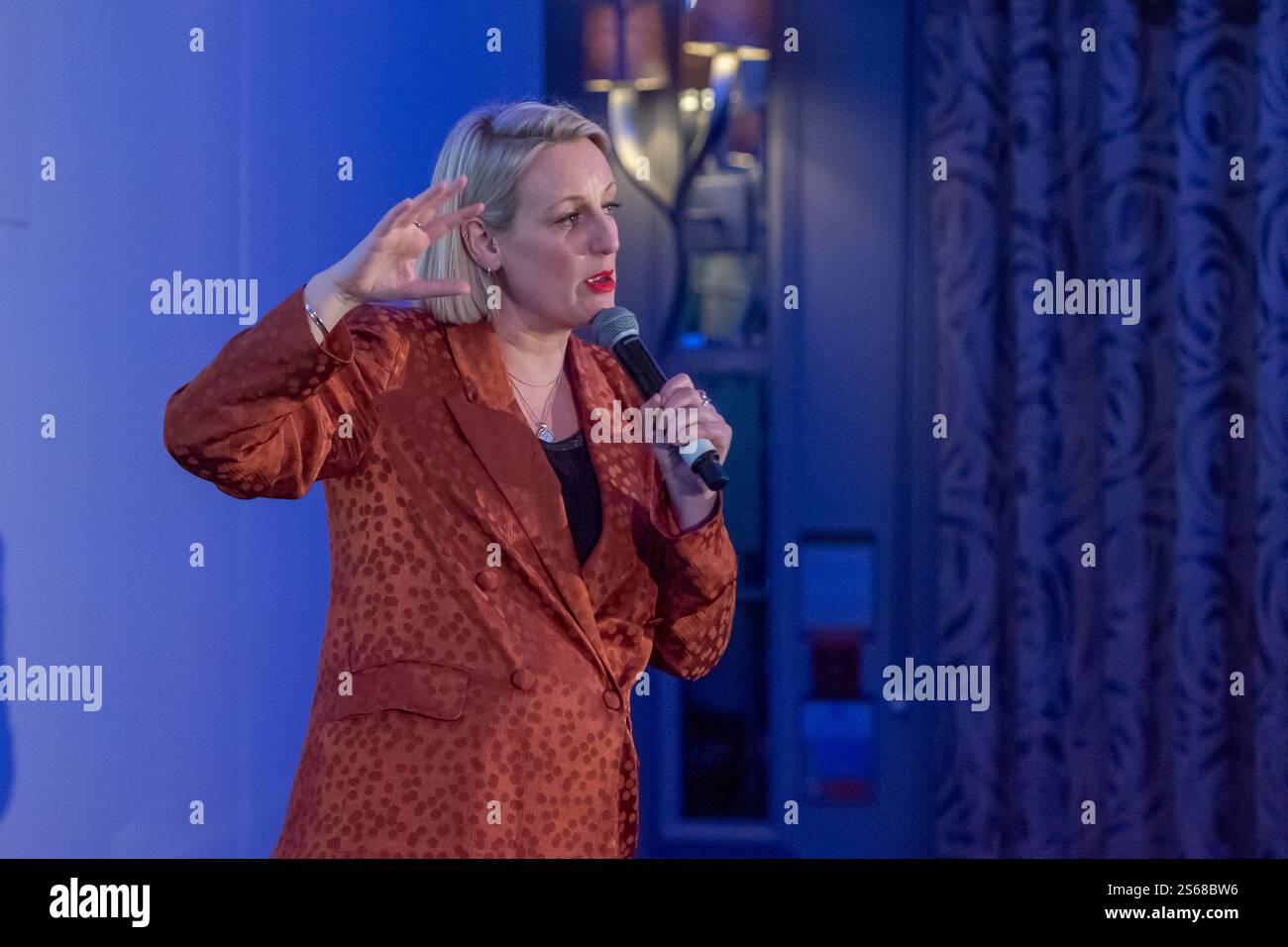 BILDER ABLEGEN. Januar 2025. Steph McGovern (im Bild) wird einer der Teilnehmer der Netflix Celebrity Bear Hunt 2025 sein, die im Februar 2025 ausgestrahlt wird. Steph McGovern ist Journalist und Fernsehmoderator. März 2024. St. Alban's, Großbritannien. Steph McGovern hat eine Rede nach dem Abendessen gehalten. Kredit: Maureen McLean/Alamy Stockfoto