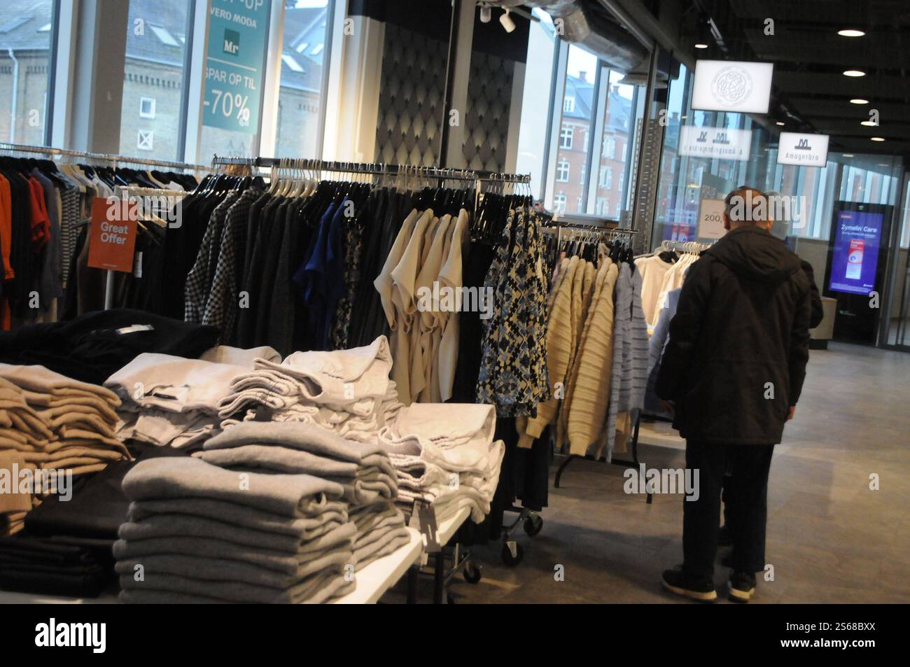 Kopenhagen/Denmark/16JANUARY 2025/Vera Moda Dress Sale op to 70% i Store in kopenhagen dänemark (Foto: Francis Joseph Dean/Dean Pictures) (nicht für kommerzielle Zwecke) Stockfoto