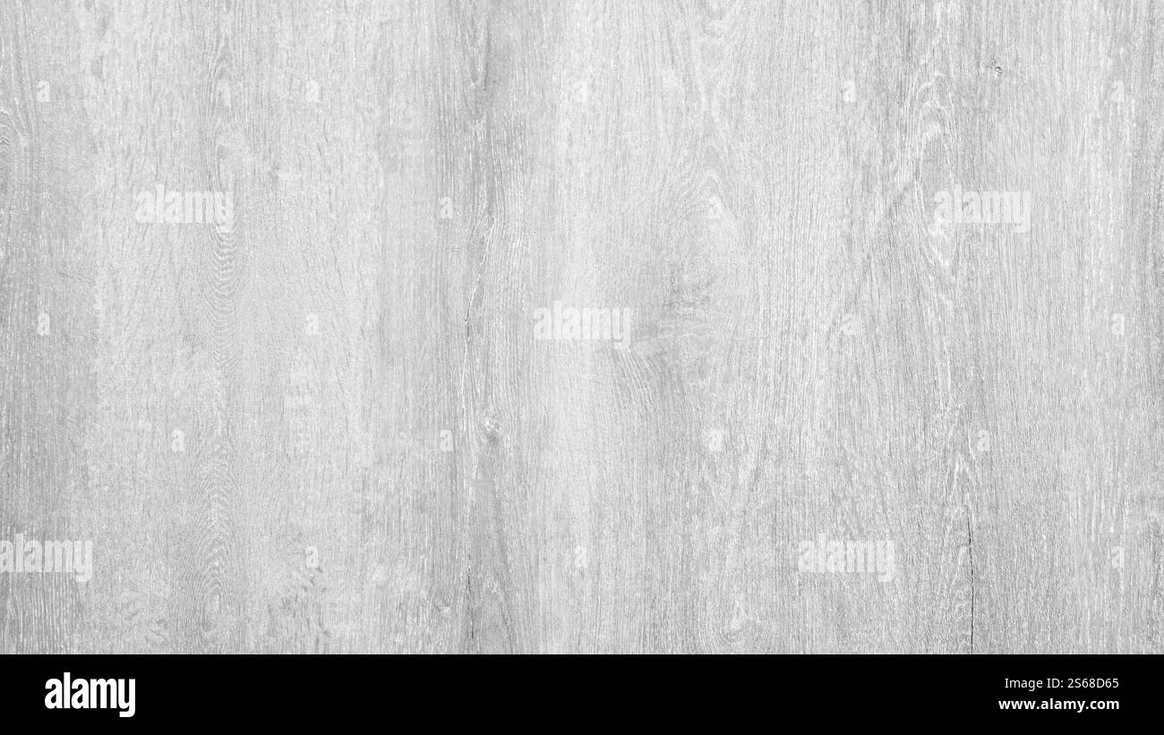 Eine Holzwand mit weißem Hintergrund. Die Wand ist aus Holz und hat ein sehr sauberes und einfaches Aussehen Stockfoto