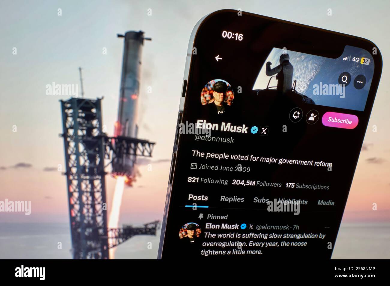 Elon Musks Vision: X-Profil mit dem Raumschiff SpaceX auf dem Mars Stockfoto