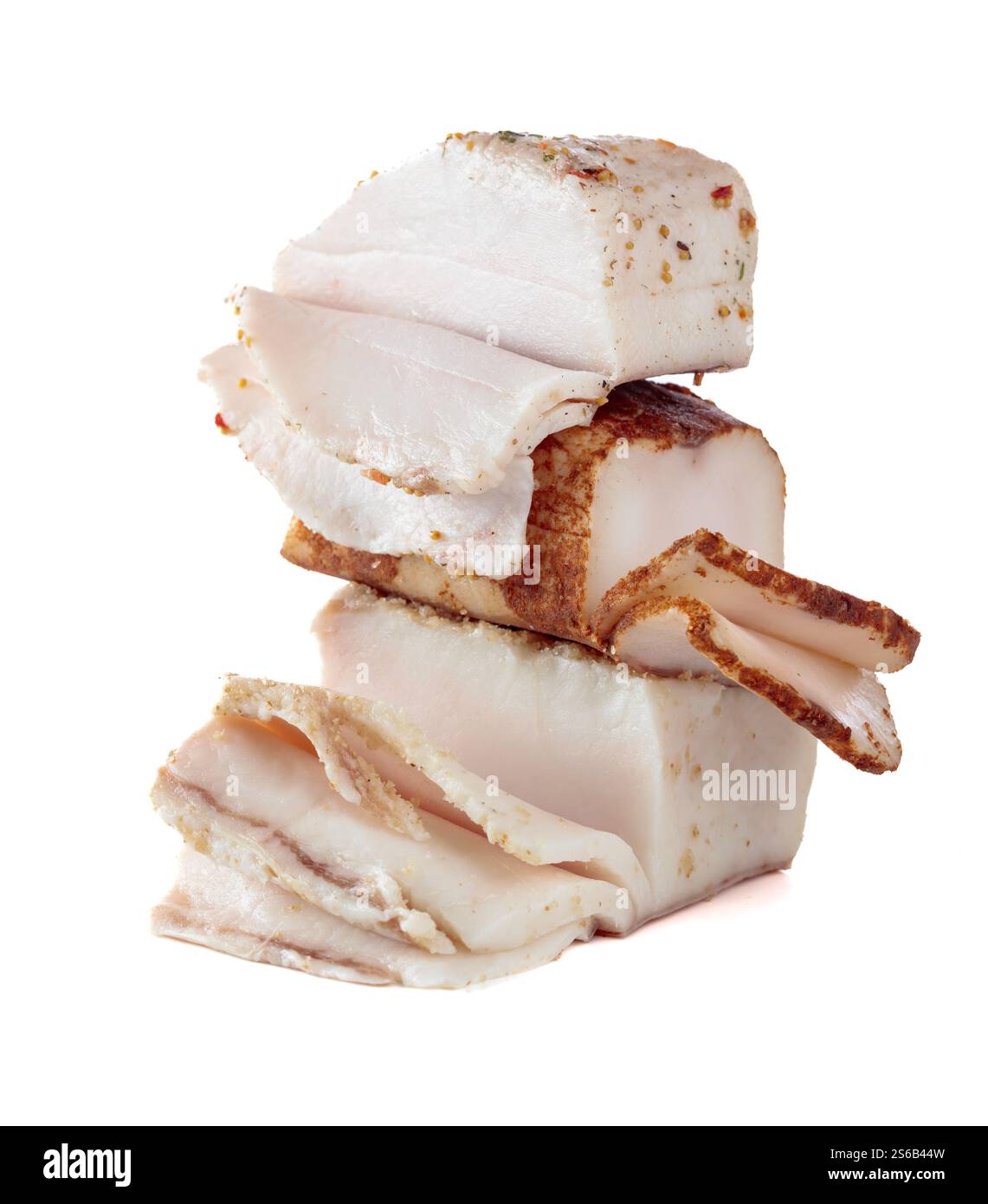 Gesalzenes Schmalz mit Gewürzen auf weißem Hintergrund. Stockfoto