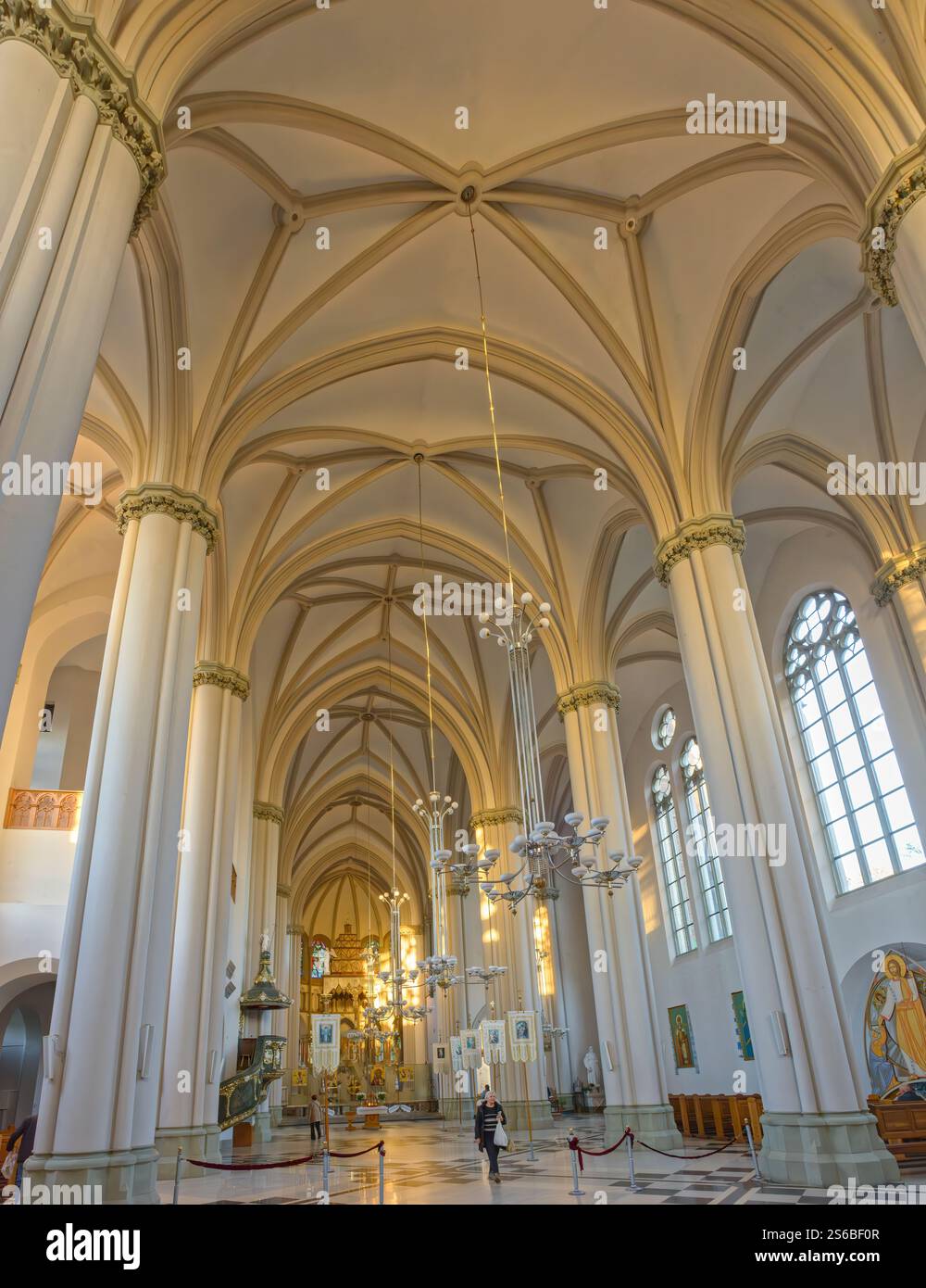 Innenraum der Kirche St. Olga und Elisabeth, ehemals St. Elisabeth, in Lemberg, Westukraine. Stockfoto