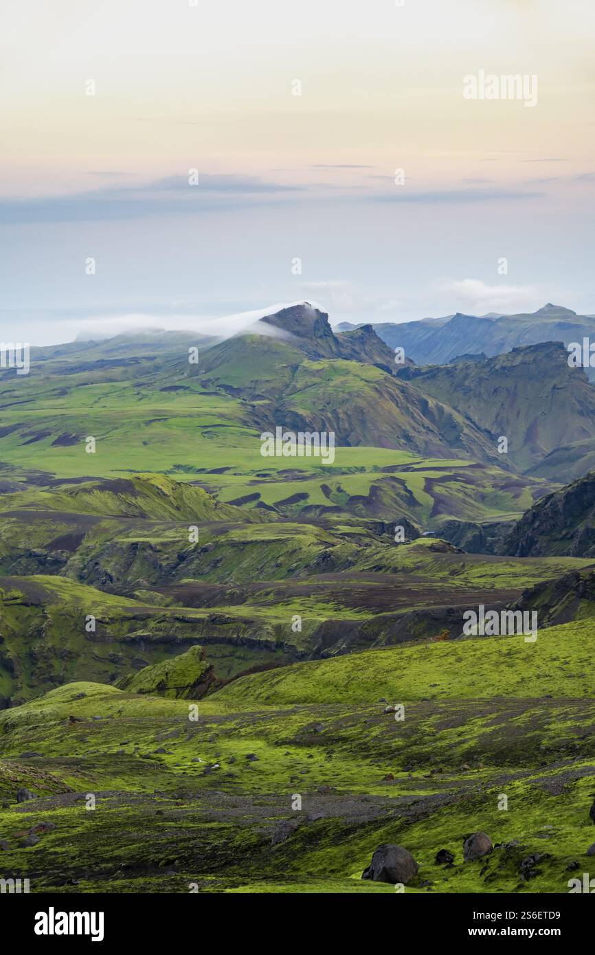 Moosbedeckte vulkanische Berglandschaft, Pakgil, Island, Europa Stockfoto Moosbedeckte vulkanische Berglandschaft, Pakgil, Island, Europa Stockfoto