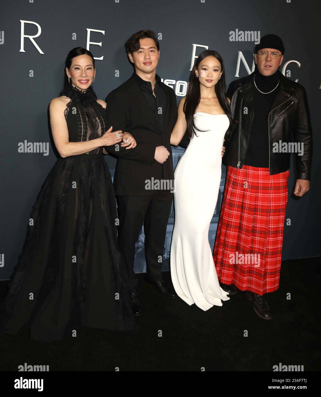 16. Januar 2025, New York, New York, USA: Die Schauspieler LUCY LIU, EDDY MADAY, CALLINA LIANG und CHRIS SULLIVAN wurden bei der New Yorker Premiere der Präsenz im AMC Theater gesehen. (Kreditbild: © Nancy Kaszerman/ZUMA Press Wire) NUR REDAKTIONELLE VERWENDUNG! Nicht für kommerzielle ZWECKE! Stockfoto