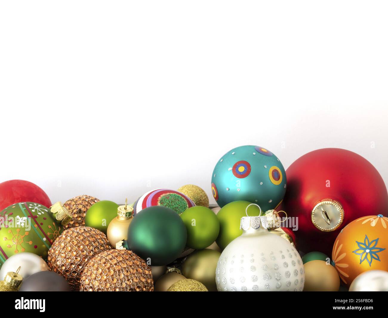 Weihnachten Dekoration Glaskugeln auf weißem Hintergrund Stockfoto