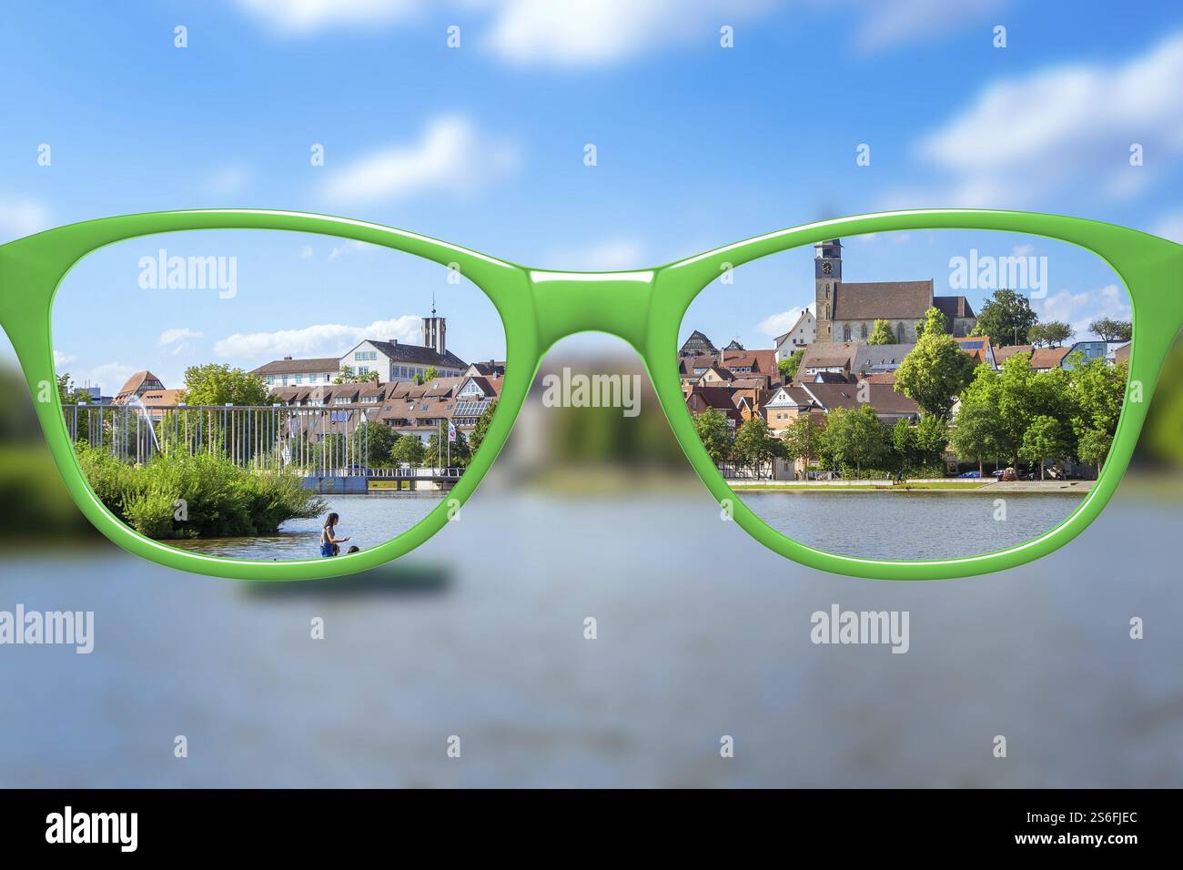 Blick durch die Brille scharf mit Brille unscharf ohne Brille Stockfoto