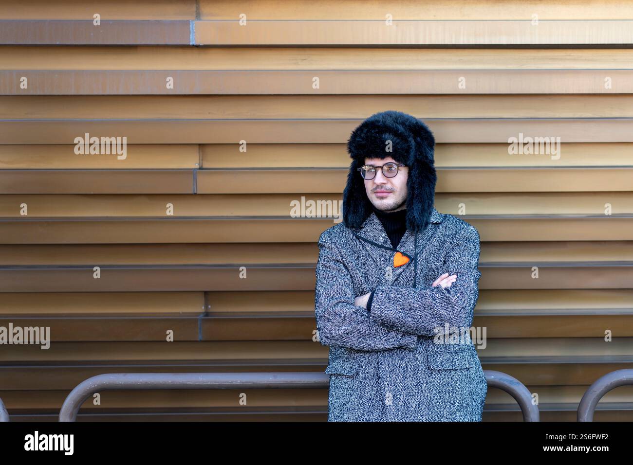 Florenz, Italien. Januar 2025. Pitti Uomo in Florenz ist die weltweit wichtigste Plattform für Herrenbekleidung und Accessoires. Das Publikum, das die Veranstaltung besucht, besteht aus Menschen, die in extravaganter, eleganter und eklektischer Weise vor allem ihren Stil zeigen. (Kreditbild: © Federico Neri/Pacific Press via ZUMA Press Wire) NUR REDAKTIONELLE VERWENDUNG! Nicht für kommerzielle ZWECKE! Stockfoto