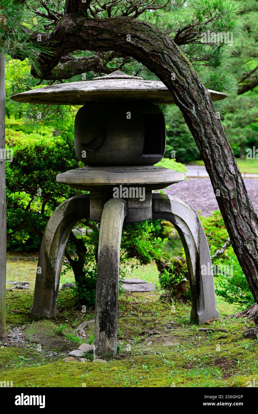 Sento Gosho Garten im Kaiserpalast von Kyoto. Das Design des Gartens wurde Kobori Enshu zugeschrieben. Kyoto-Stadt, Japan. Stockfoto