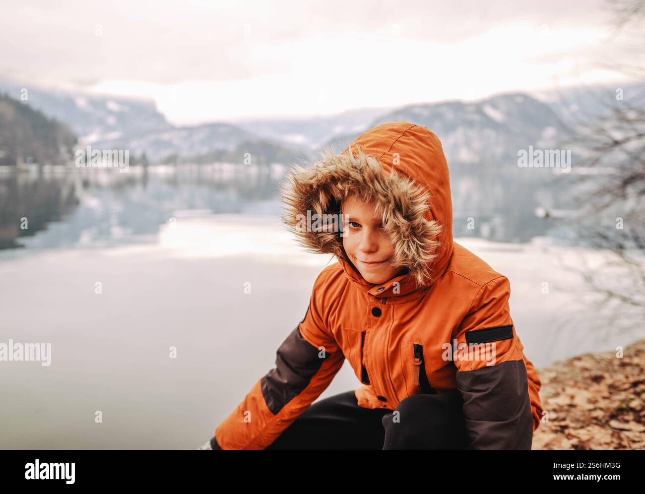 Friedliche Spaziergänge am See Stockfoto