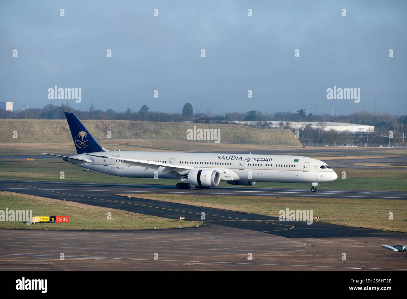 Saudi Arabian Airlines Boeing 787-10 Dreamliner landet am Flughafen Birmingham, Großbritannien (HZ-AR28) Stockfoto