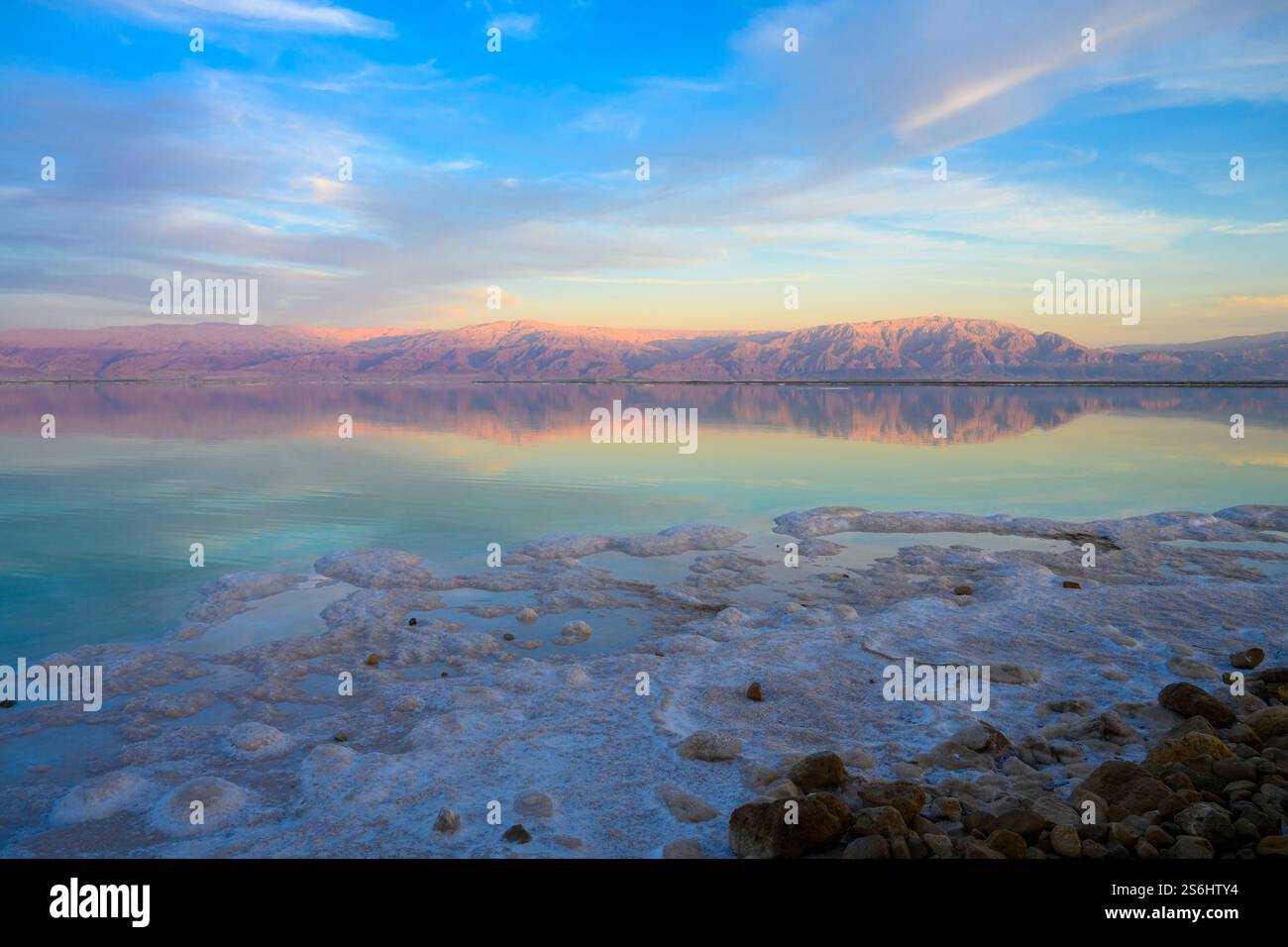 Beeindruckend schöner Sonnenuntergang über dem Toten Meer Israel Stockfoto