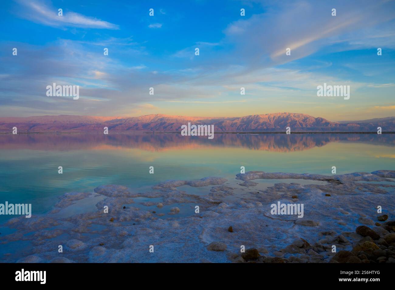 Beeindruckend schöner Sonnenuntergang über dem Toten Meer Israel Stockfoto