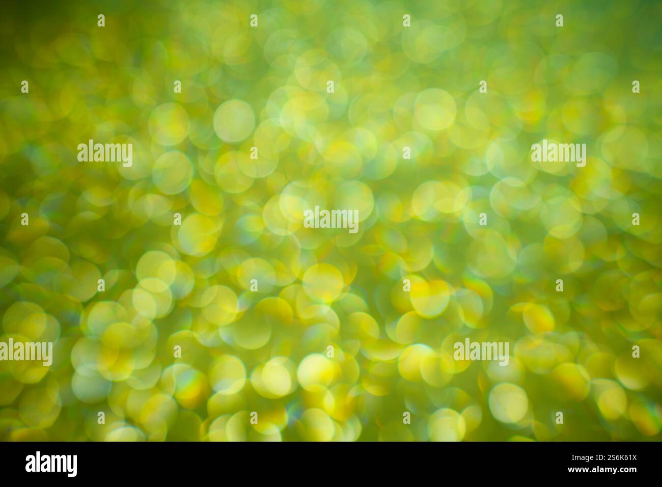 Grüne Bokeh Urlaubshintergründe. Bokeh-Hintergrund. Glitzer-Bokeh-Hintergrund. Abstrakter Hintergrund mit Glitzerstruktur. Abstrakter Feiertag. Bokeh-Hintergründe. Stockfoto