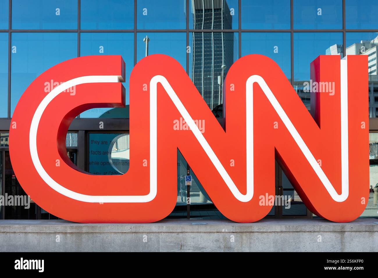 Atlanta, USA, 3. März 2020 News Channel CNN beschränkt Reporter auf Reisen im Zusammenhang mit dem Corona-Virus-Ausbruch. CNN Center Downtown Atlanta. Stockfoto