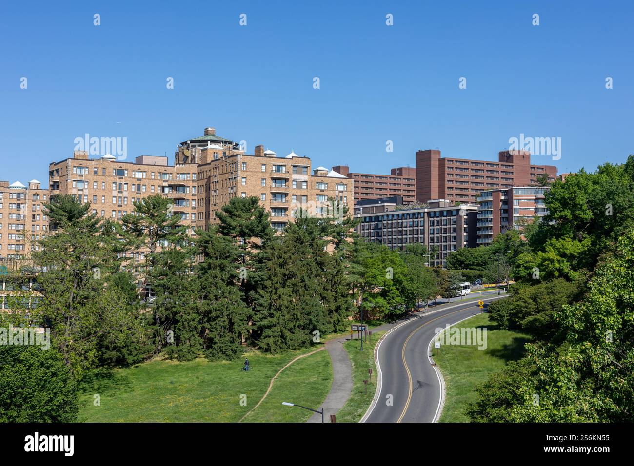 Das Omni Shoreham Hotel befindet sich an der Calvert Street in Washington D.C. mit Blick von der William Howard Taft Bridge. Hier finden viele Eröffnungsbälle statt. Stockfoto