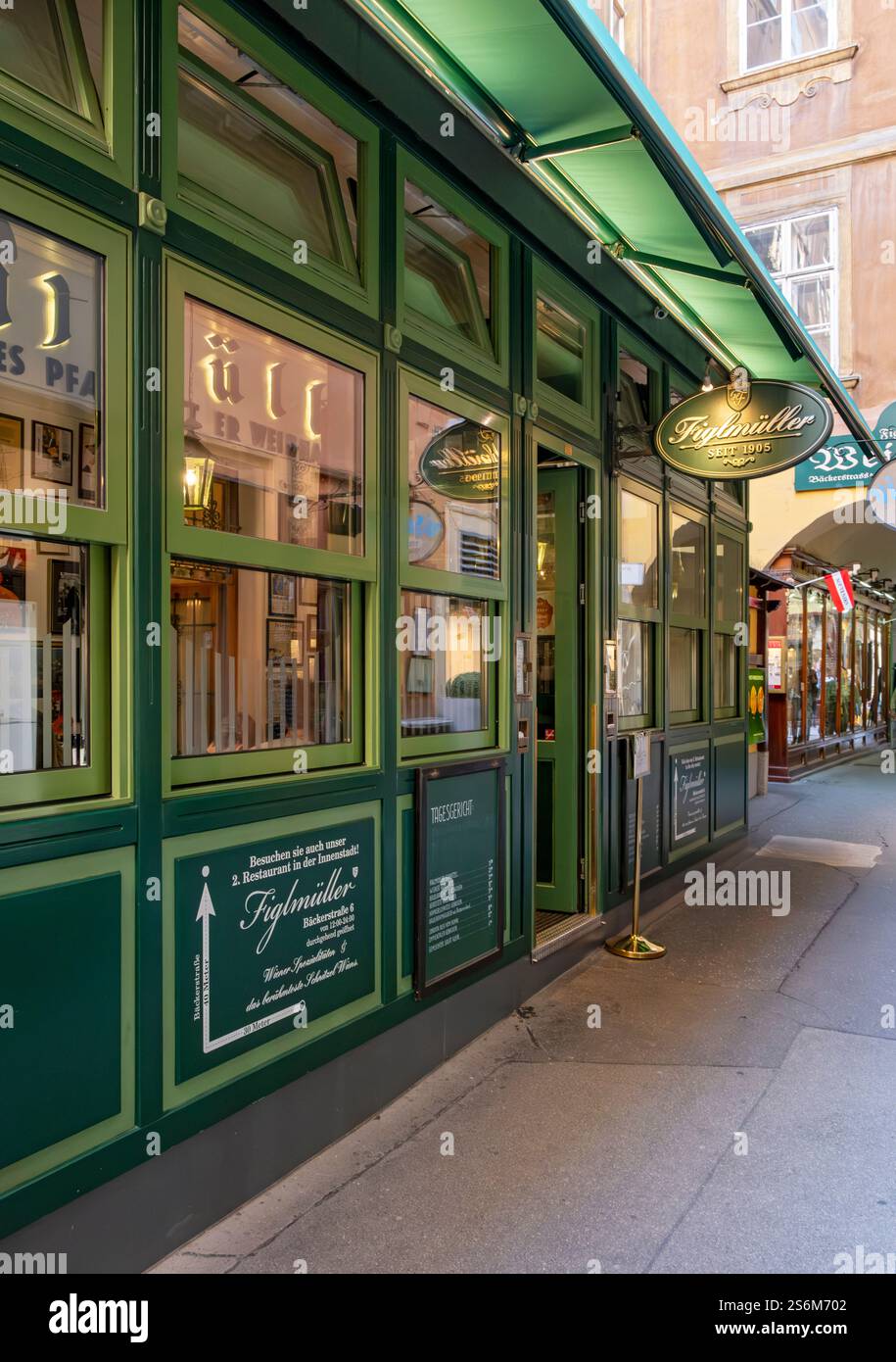 Außenseite des Figlmüller Restaurants, Wollzeile Street, Wien, Österreich Stockfoto Außenseite des Figlmüller Restaurants, Wollzeile Street, Wien, Österreich Stockfoto
