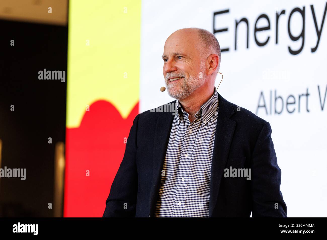 München, Deutschland. Januar 2025. Albert Wenger, Union Square Ventures, spricht am 17. Januar 2025 auf der Bühne der Innovationskonferenz Digital Life Design (DLD) im Haus der Kommunikation in München (Bayern). DLD ist eine Konferenz über Internet-Trends und Entwicklungen in der Digitalisierung. Quelle: Matthias Balk/dpa/Alamy Live News Stockfoto